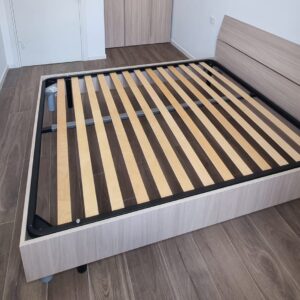 Letto con rete a doghe colore Olmo