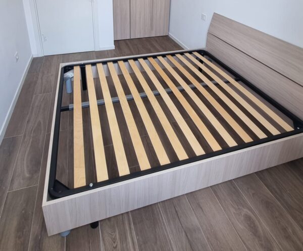 Letto con rete a doghe colore Olmo