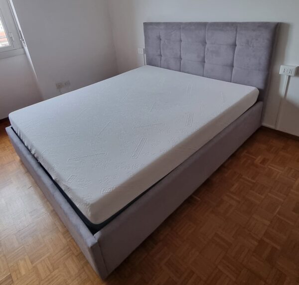 Letto contenitore con spalliera imbottita