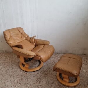 Poltrona ergonomica con puf